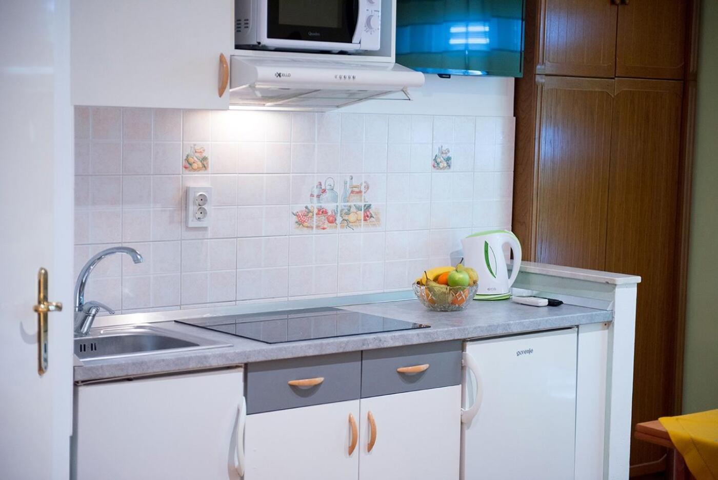 Apartments And Rooms Robi Podstrana Bagian luar foto